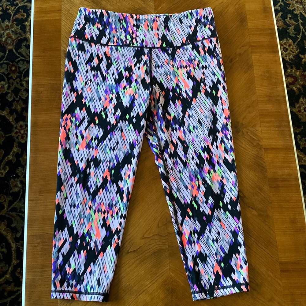 Victoria’s Secret Sport Knockout capri leggings size large